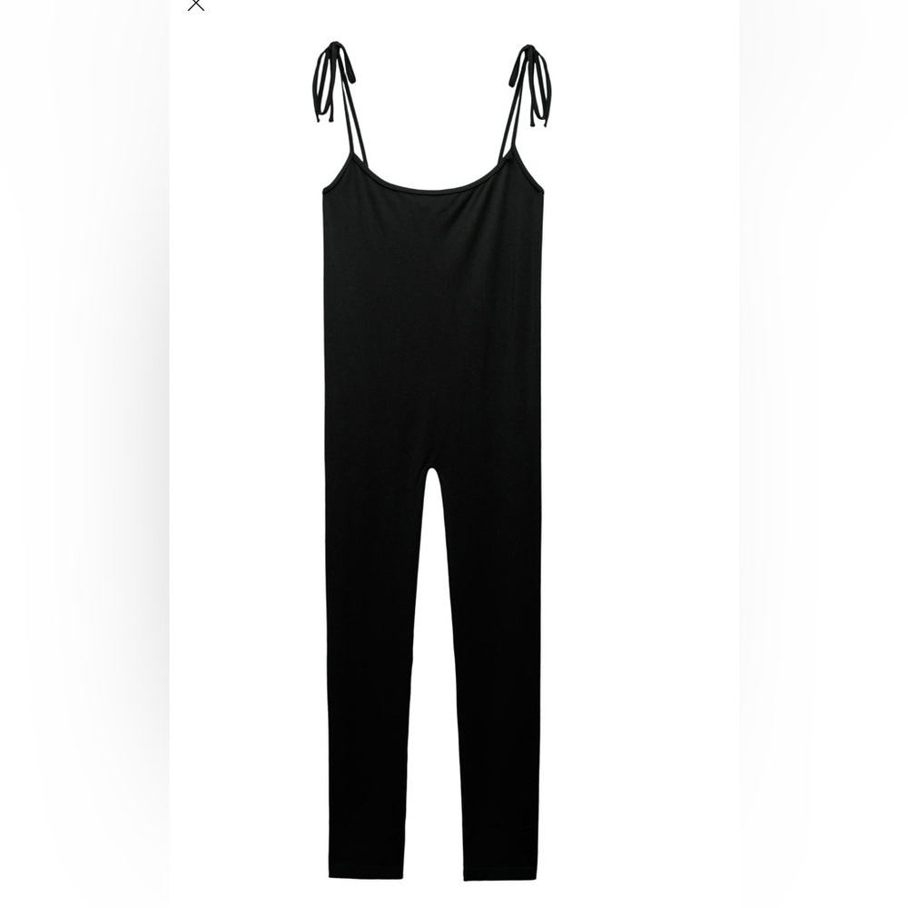 SEAMLESS LONG JUMPSUIT
LIMITLESS CONTOUR COLLECTION
Size M-L NWT